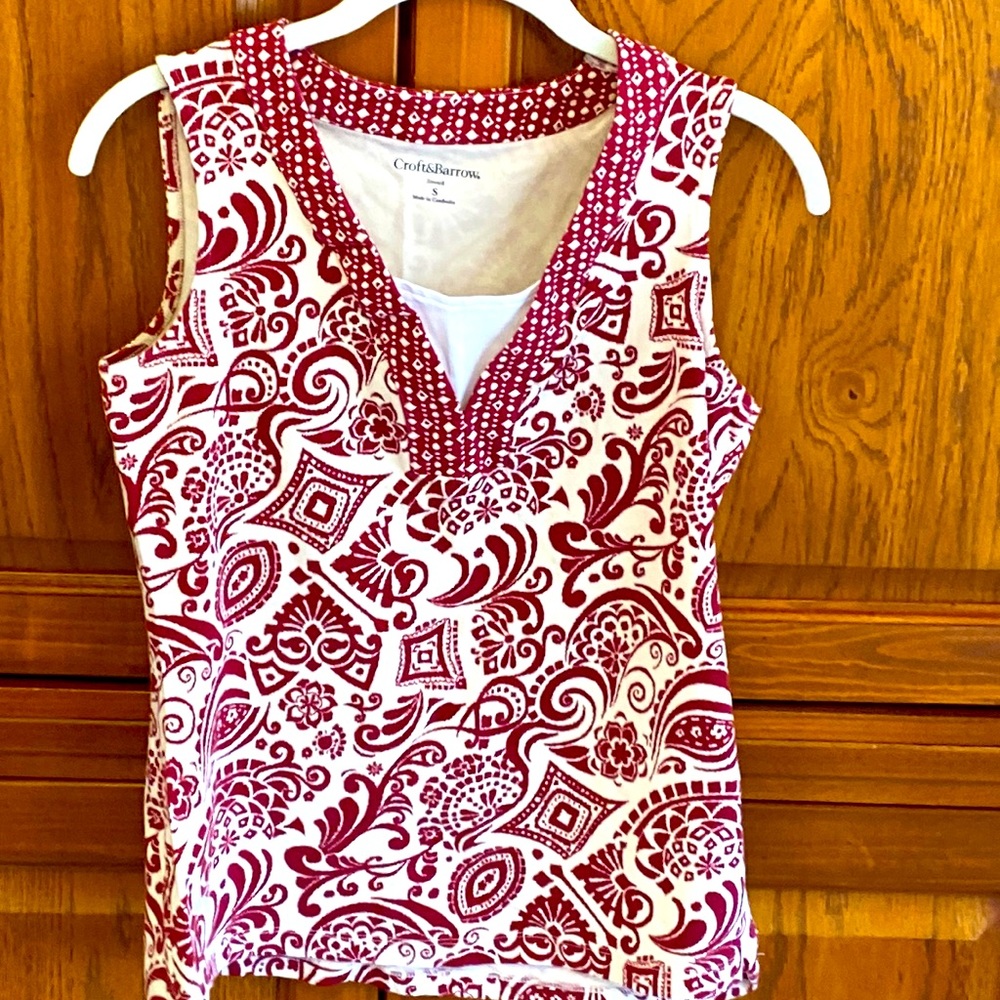 Croft&Barrow Sleeveless Shirt. Deep red.  Size S